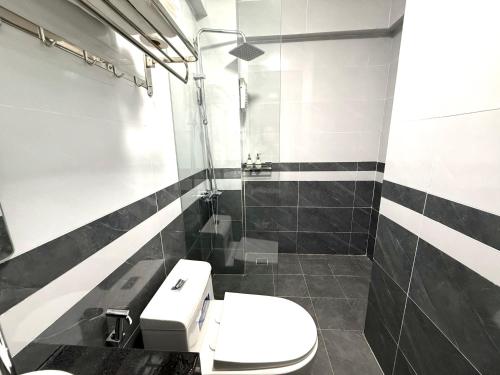 Ένα μπάνιο στο The Queen Hotel & Spa 2