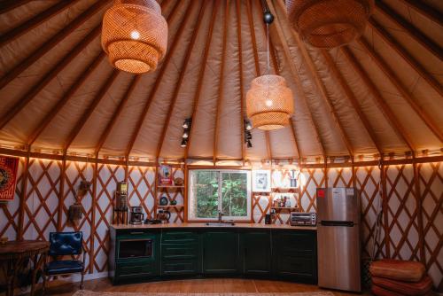 Galería fotográfica de Your private Yurt in the woods - Nevada City en Forest Knolls