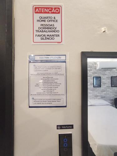 a sign on the wall of a hotel room at Praia do Bessa, Caribessa - Quarto Privativo - Conforto, Paz e Sossego, excelente para descansar, trabalhar ou estudar in João Pessoa