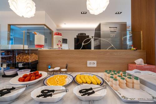 a table topped with plates of fruit and drinks at Geoje Hound Hotel & Spa in Geoje 