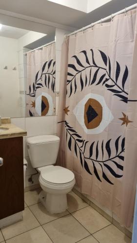 a bathroom with a toilet and a shower curtain at Departamento central, 2 Dormitorios 4 personas in Viña del Mar