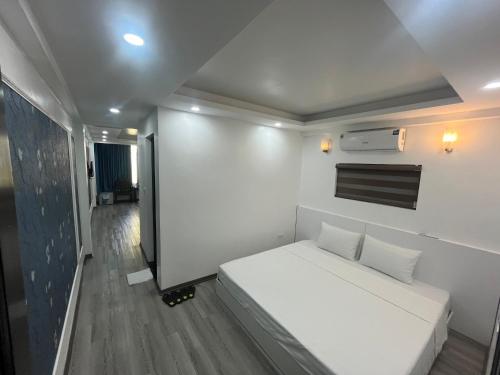 Ένα ή περισσότερα κρεβάτια σε δωμάτιο στο The Queen Hotel & Spa 2