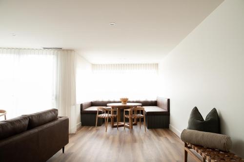 Ruang duduk di Apartment One - Apartments on Gavan