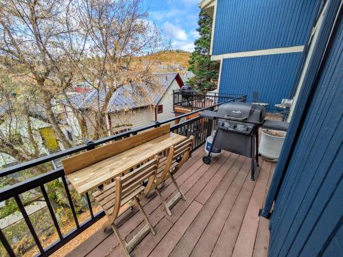 Balkoni atau teres di Old Town Views Just Steps to Main Street and Park City Mountain for Skiing, Hiking, Biking