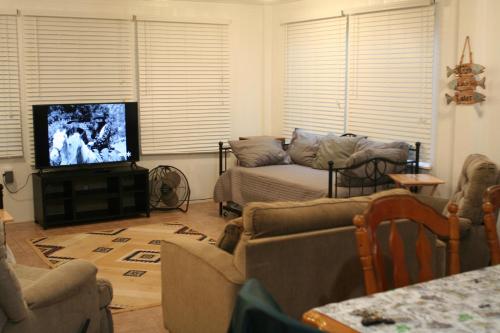 Χώρος καθιστικού στο Camp Gator Unit #2