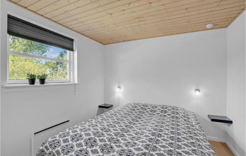 a white bedroom with a bed and a window at Holiday Home Marthasvej in Trend