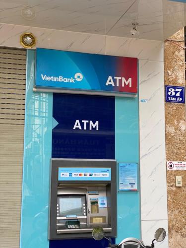 an atm machine in front of a building at Khách sạn Bạch Dương in Hanoi
