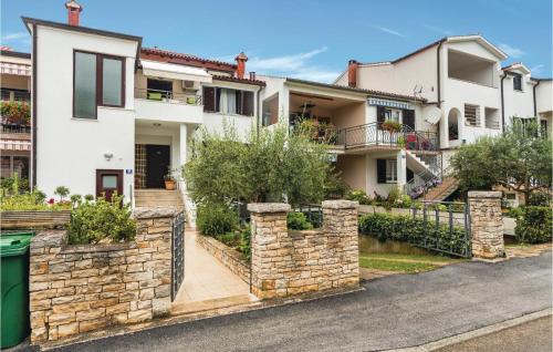Two-Bedroom Apartment In Porec