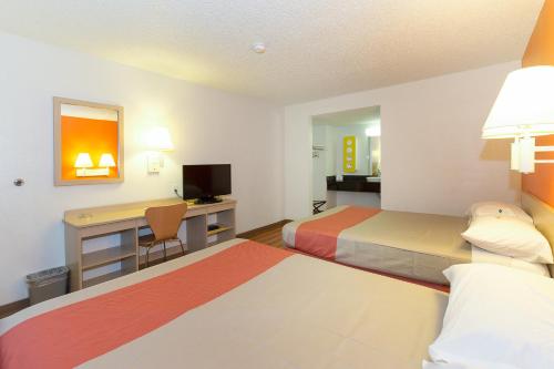 Кровать или кровати в номере Motel 6 Hayward, CA- East Bay