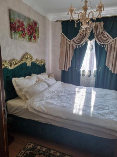 a bedroom with a large bed with blue curtains at Apartament ultracentral Classic Vibe in Craiova
