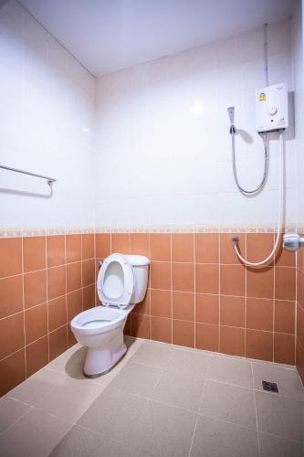 a bathroom with a toilet and a shower at Bangsean Smile Home บ้านสไมล์ บางแสน in Bangsaen