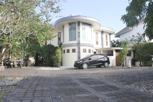 a black car parked in front of a building at Luz_ita Sunshine Villa in Uluwatu