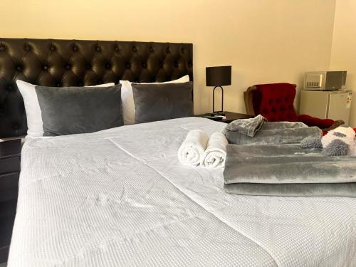 Ένα ή περισσότερα κρεβάτια σε δωμάτιο στο Creekside Guest House Middelburg