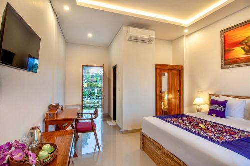 Postel nebo postele na pokoji v ubytování Junna House Ubud by Prasi