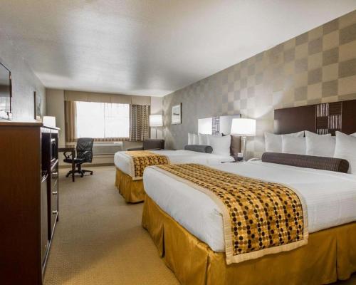 a hotel room with two beds and a television at Hotel Med Park, an Ascend Collection Hotel in Sacramento