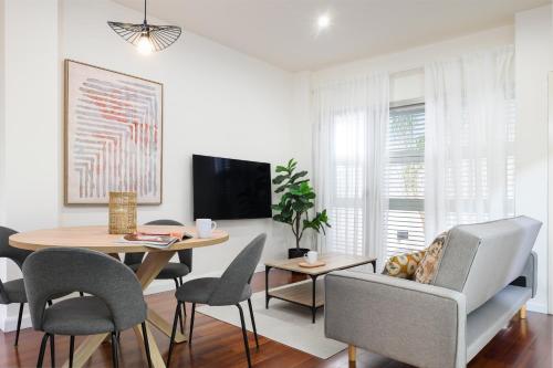 Urban Oasis Apartment with Pool and Parking