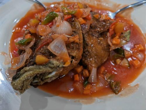Makanan di atau berdekatan hotel