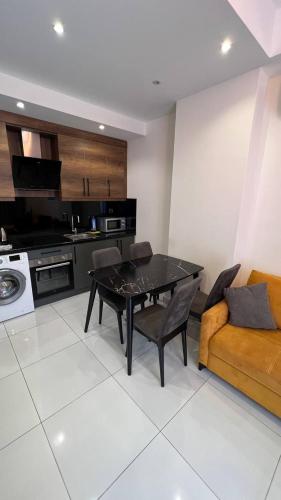 Kuchyň nebo kuchyňský kout v ubytování Duplex apartment in Alanya, Mahmutlar