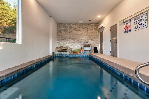 Infinity Vista Retreat - 5BR, Smoky Mountain Views Pool, HotTub photo 4