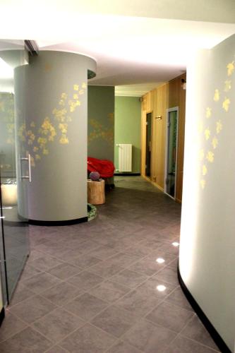 an empty hallway with flowers painted on the walls at Hotel Adler in Foppolo
