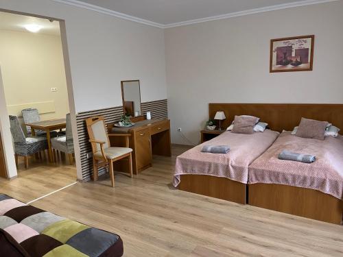 Posteľ alebo postele v izbe v ubytovaní Brookforest Apartman