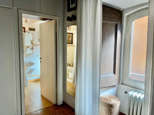 Renaissance Square, Bright Apt