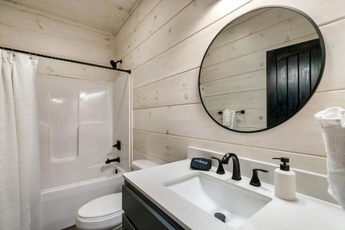Infinity Vista Retreat - 5BR, Smoky Mountain Views Pool, HotTub photo 25