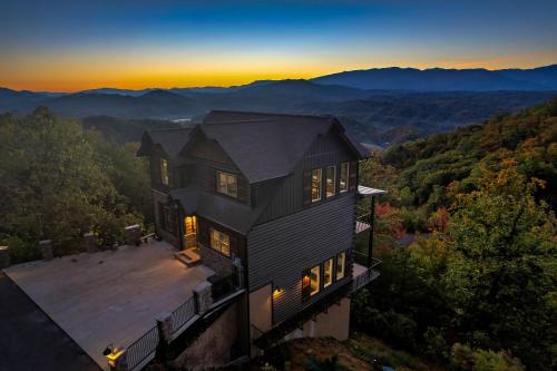 Infinity Vista Retreat - 5BR, Smoky Mountain Views Pool, HotTub photo 29