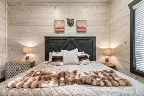 Infinity Vista Retreat - 5BR, Smoky Mountain Views Pool, HotTub photo 19