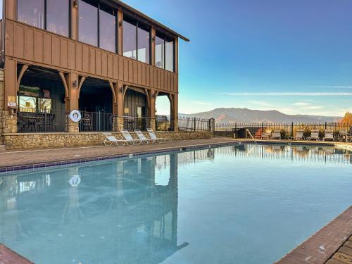 Infinity Vista Retreat - 5BR, Smoky Mountain Views Pool, HotTub photo 10