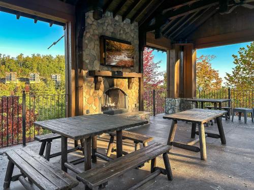 Infinity Vista Retreat - 5BR, Smoky Mountain Views Pool, HotTub photo 41