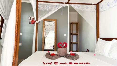 Una cama o camas en una habitación de Seashore Beach hotel