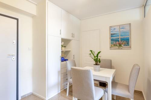 Glyfada central seaside apartment