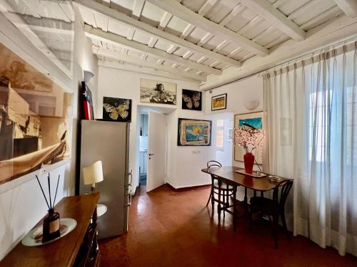 Renaissance Square, Bright Apt