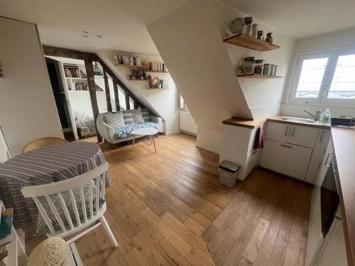 Studio cosy sur la festive rue du Fbg Saint-Denis