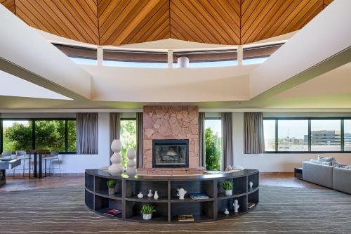 a living room with a fireplace and a large ceiling at Phoenix Marriott Resort Tempe at The Buttes in Tempe