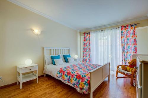 Postel nebo postele na pokoji v ubytování 6a Fabrica velha - Beautiful house plus pool walking