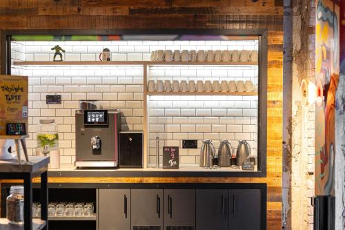 a kitchen with aasteryasteryasteryasteryasteryasteryasteryasteryasteryasteryasteryastery at Moxy Cork in Cork