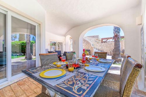 Golfinhos - MAGNIFICENT & SPACIOUS 5 BEDROOM VILLA