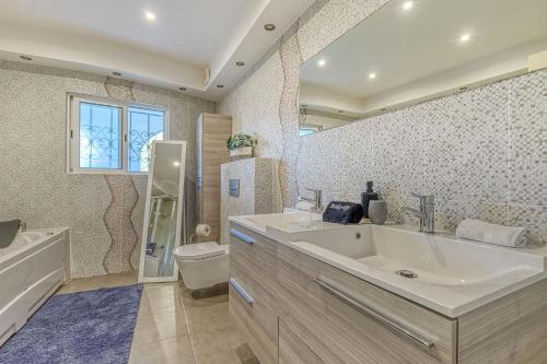 Golfinhos - MAGNIFICENT & SPACIOUS 5 BEDROOM VILLA