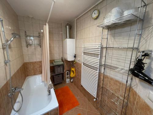 Ένα μπάνιο στο NEVA apartman
