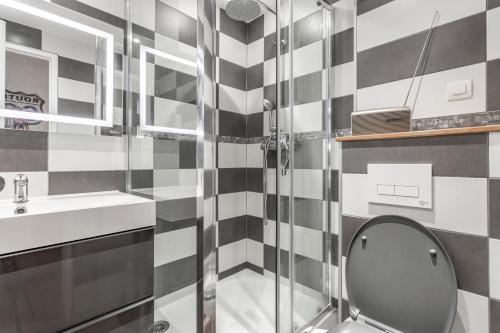 a bathroom with a shower and a toilet and a sink at La Favière proche de la plage in Bormes-les-Mimosas