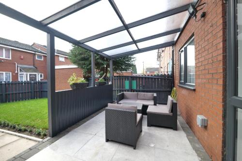 Balcone o terrazza di Downtown Cozy House in Manchester