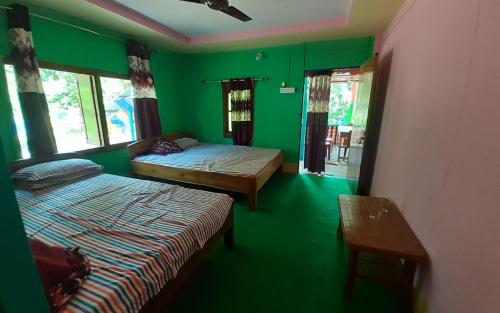 Ένα ή περισσότερα κρεβάτια σε δωμάτιο στο Anuj Homestay By StayApart