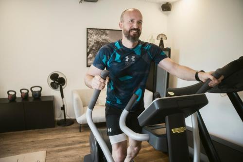 a man on a treadmill in a gym at Ölerhof in Haag am Hausruck