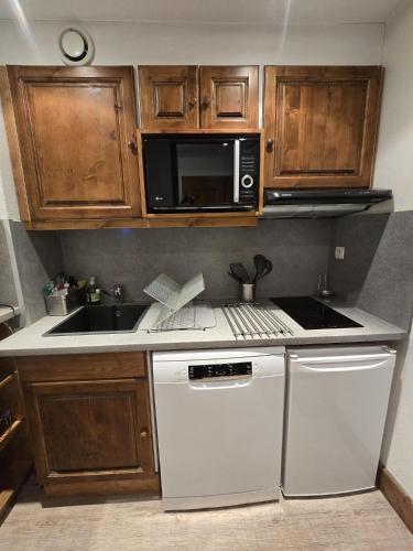 a kitchen with a white refrigerator and a microwave at Bel appartement 4 pers, Tignes Le Lac in Tignes