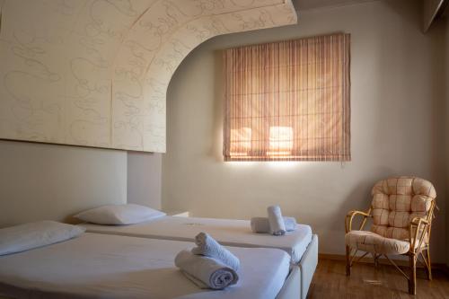 Postel nebo postele na pokoji v ubytování Triantafillas Suites