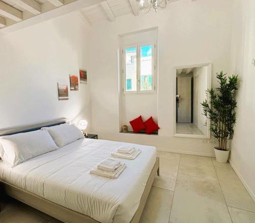 White Iris Apartment