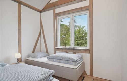 two beds in a room with a window at Gorgeous Home In Tårs in Tårs