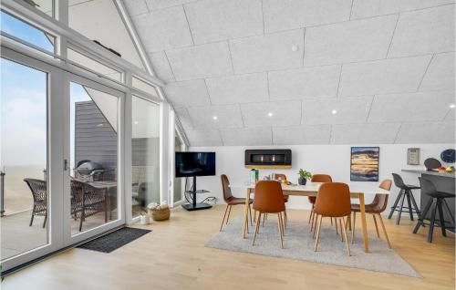a dining room with a table and chairs at Stunning Apartment In Thisted With Wifi in Thisted